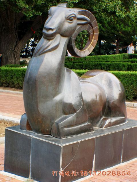 公园铜雕羊